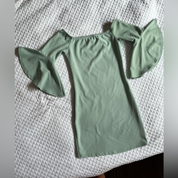 Flare sleeve mint dress - Picture 2 of 3